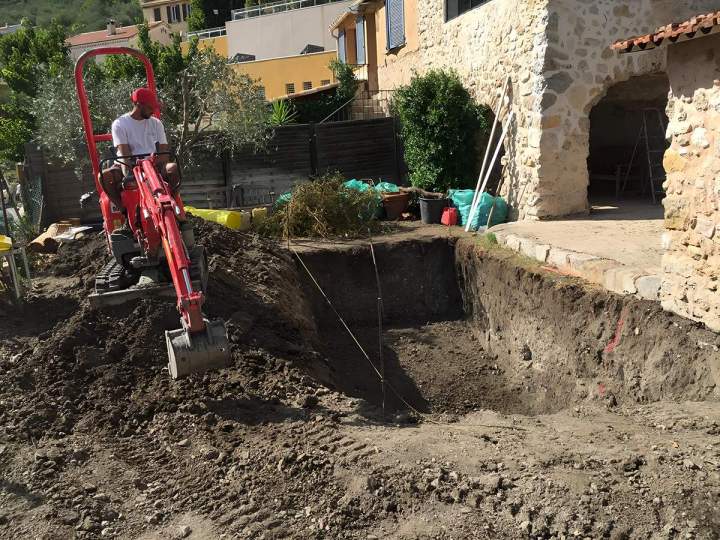 Préparation et nivellement des terrains avant chaque aménagement